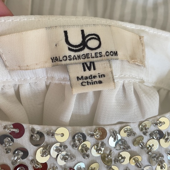 White top with sequence detail - Picture 4 of 5